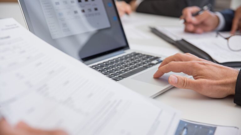 Géolocalisation des véhicules d’entreprise : cadre légal, droits et obligations