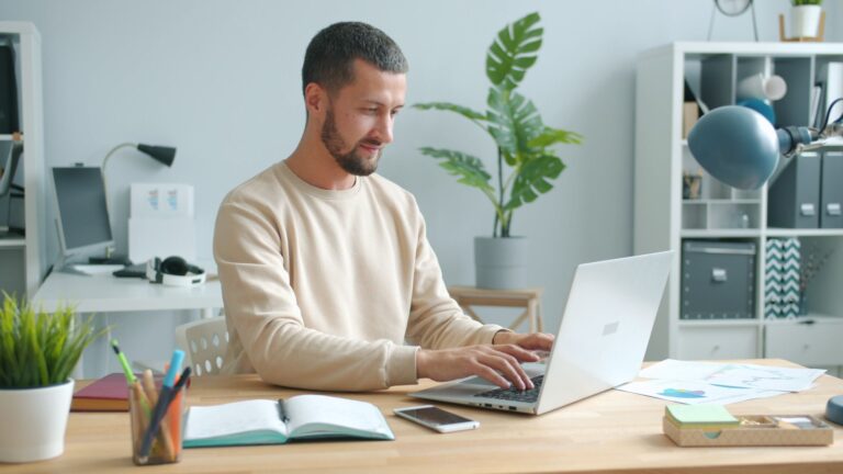 Pilotez sereinement vos finances grâce à un expert-comptable en ligne